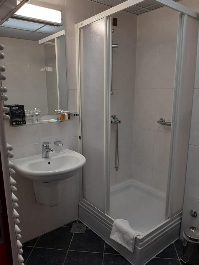 Hotel Tamaris Новий Винодольський Екстер'єр фото