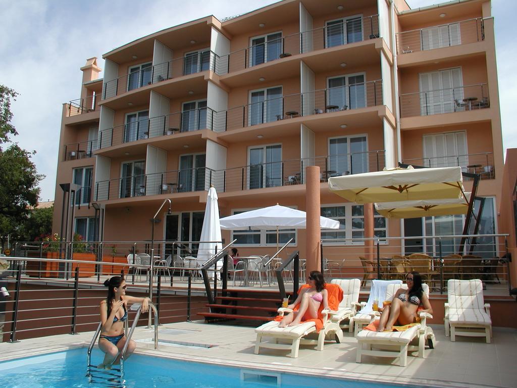 Hotel Tamaris Новий Винодольський Екстер'єр фото